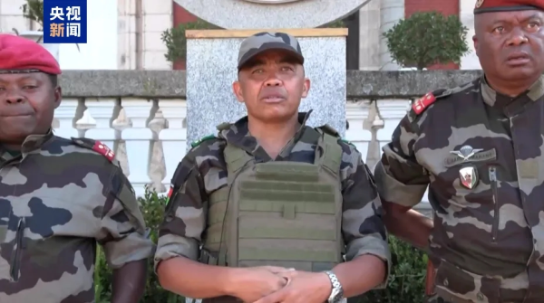 牛盈宝 马达加斯加军营哗变，军方夺权